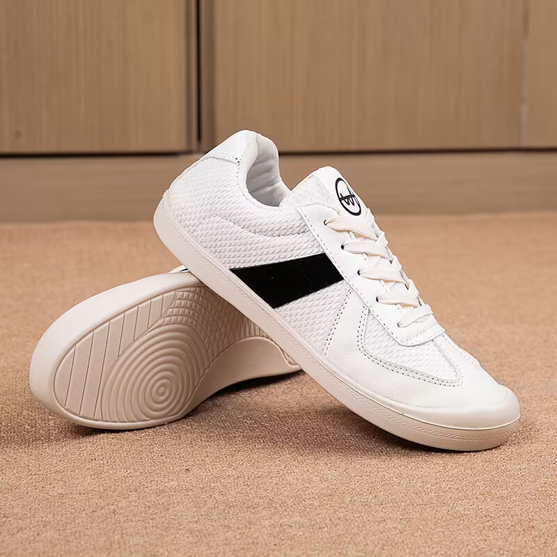 Women Shoes Tennis - 女性のスポーツシューズ高級カジュアルテニスアウトドアウォーキングランニングファッションフラットホワイトメッシュ快適なスニーカーシューズ女性用